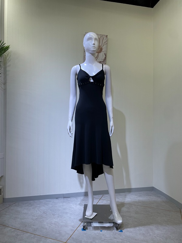 【レンタルドレス 4574】バストツイストデザインポイントスタッヅアシンメトリーミディアムドレス ブラック【VERSACE】